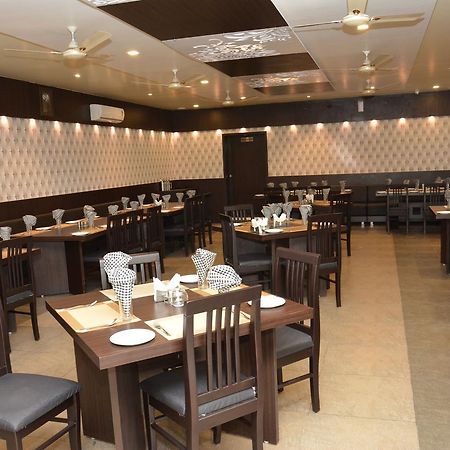 Hotel Darshan Rajula ภายนอก รูปภาพ