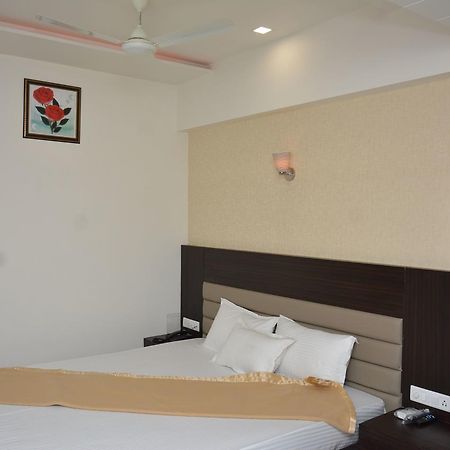 Hotel Darshan Rajula ภายนอก รูปภาพ