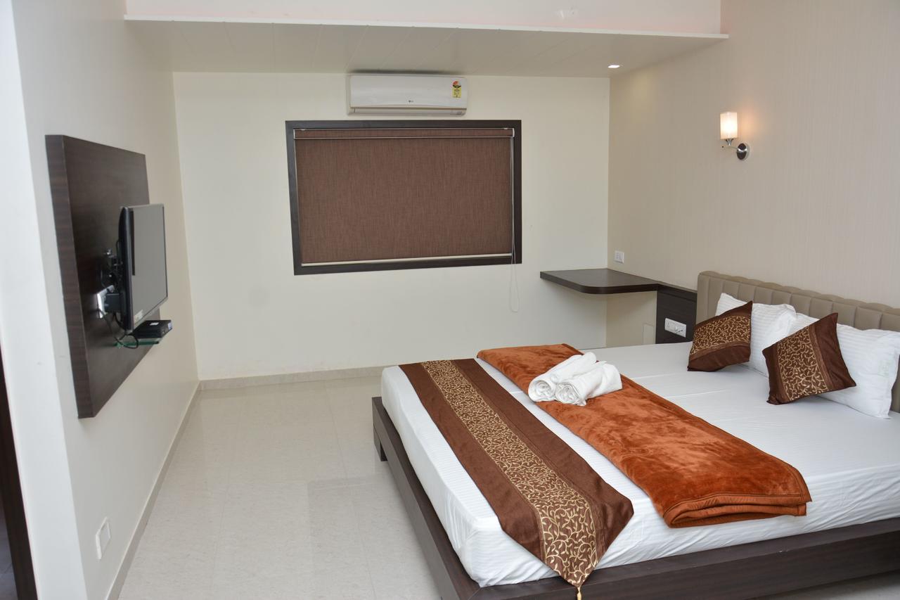 Hotel Darshan Rajula ภายนอก รูปภาพ