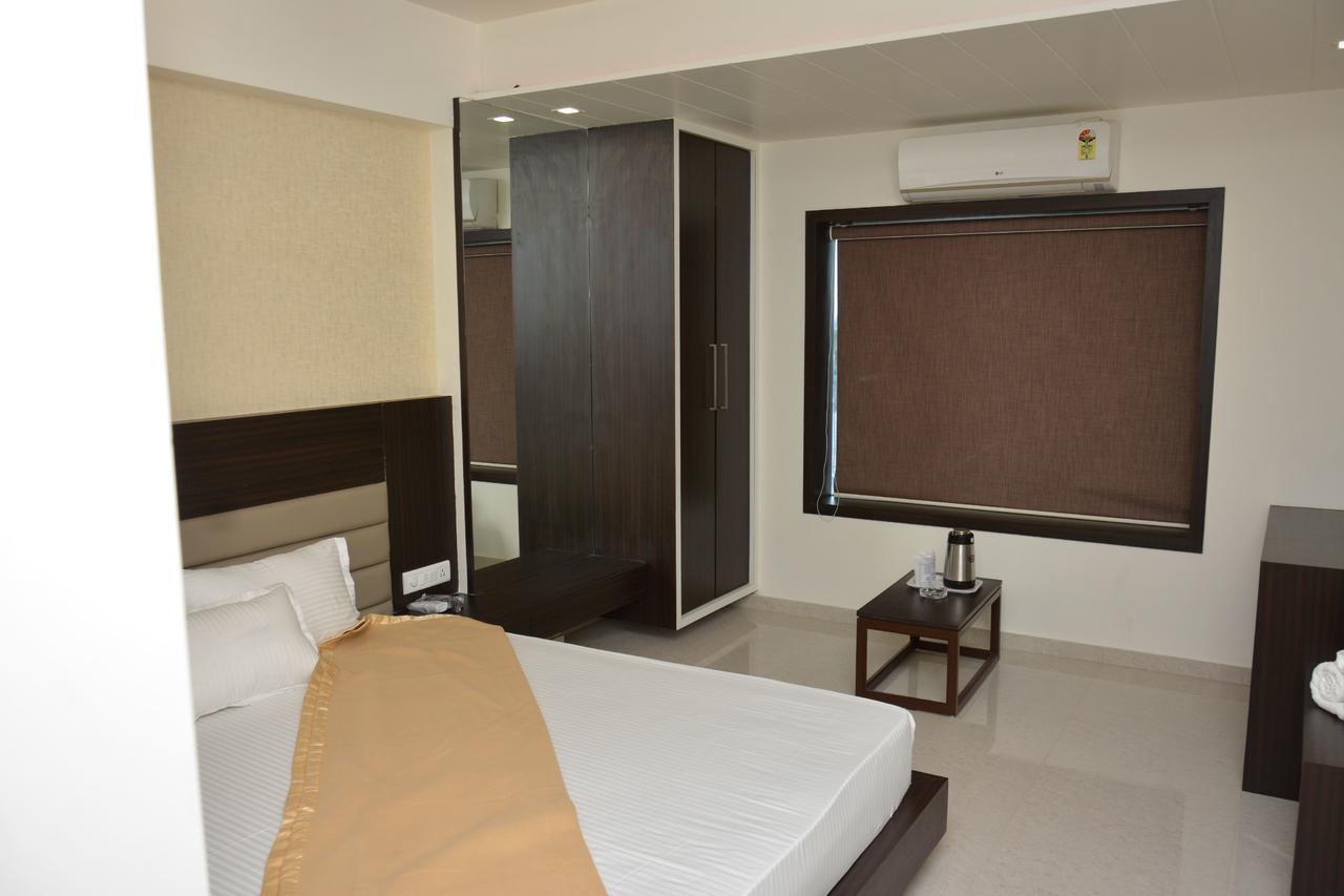 Hotel Darshan Rajula ภายนอก รูปภาพ