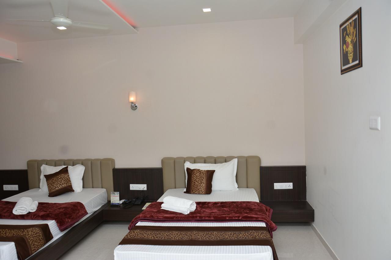 Hotel Darshan Rajula ภายนอก รูปภาพ